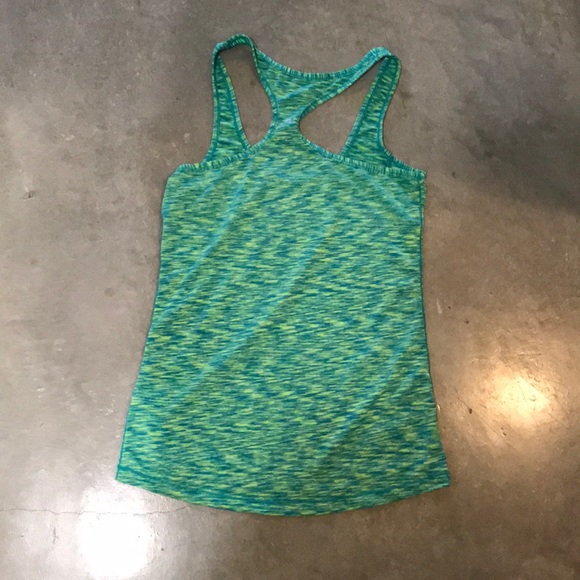 Fitted workout tank - Picture 2 of 3